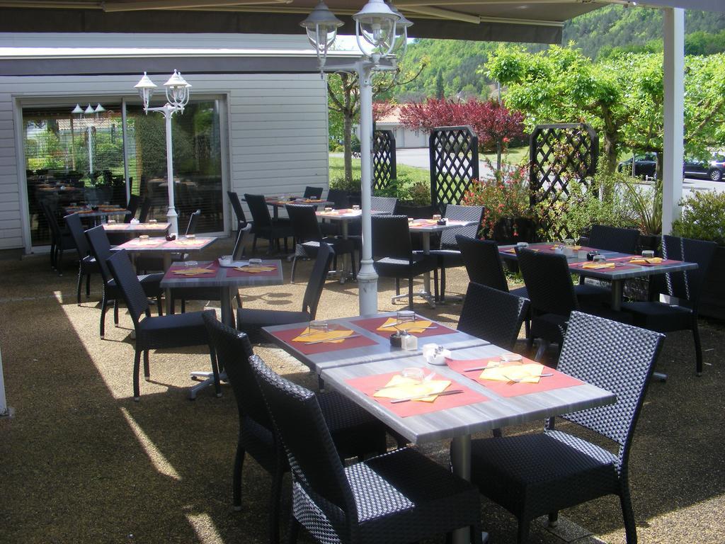 Hotel Confort Le Moulin Rouge Terrasson Exterior foto
